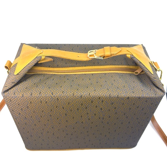 Vintage 🧳 Yves Saint Laurent Large Brown and Tan Travel Cosmetic Carrying Case
